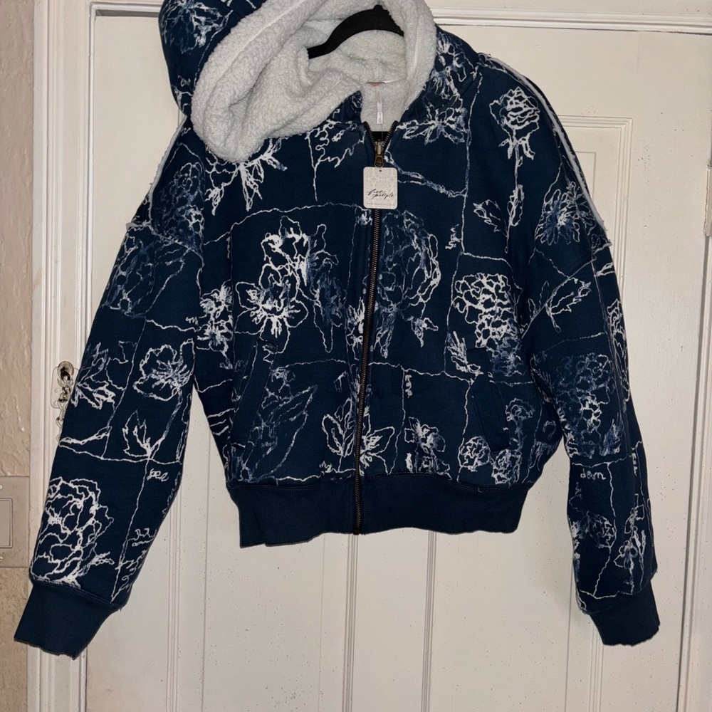 NWT
Free people hoodie navy and white